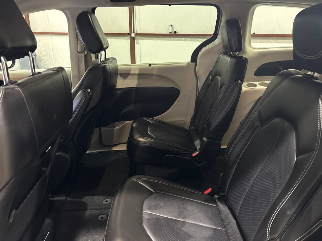 Used 2024 Chrysler Pacifica Touring-L image 14