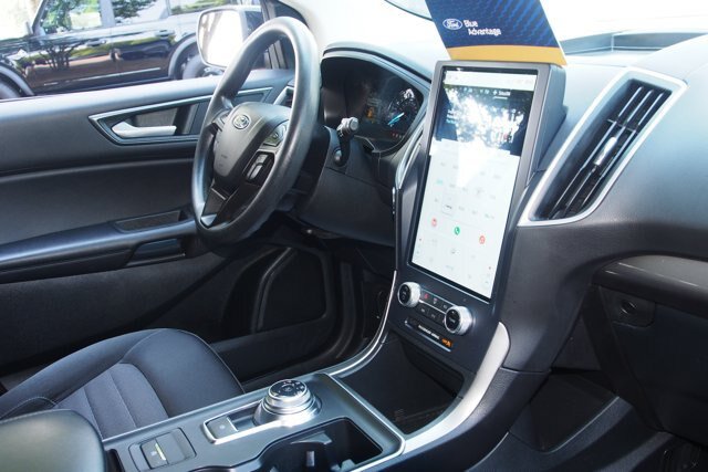 Certified 2022 Ford Edge SE w/ Black Appearance Package AWD/4WD image 10
