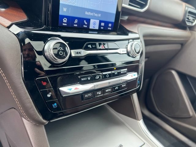 Certified 2023 Ford Explorer King Ranch w/ Technology Package AWD/4WD image 17