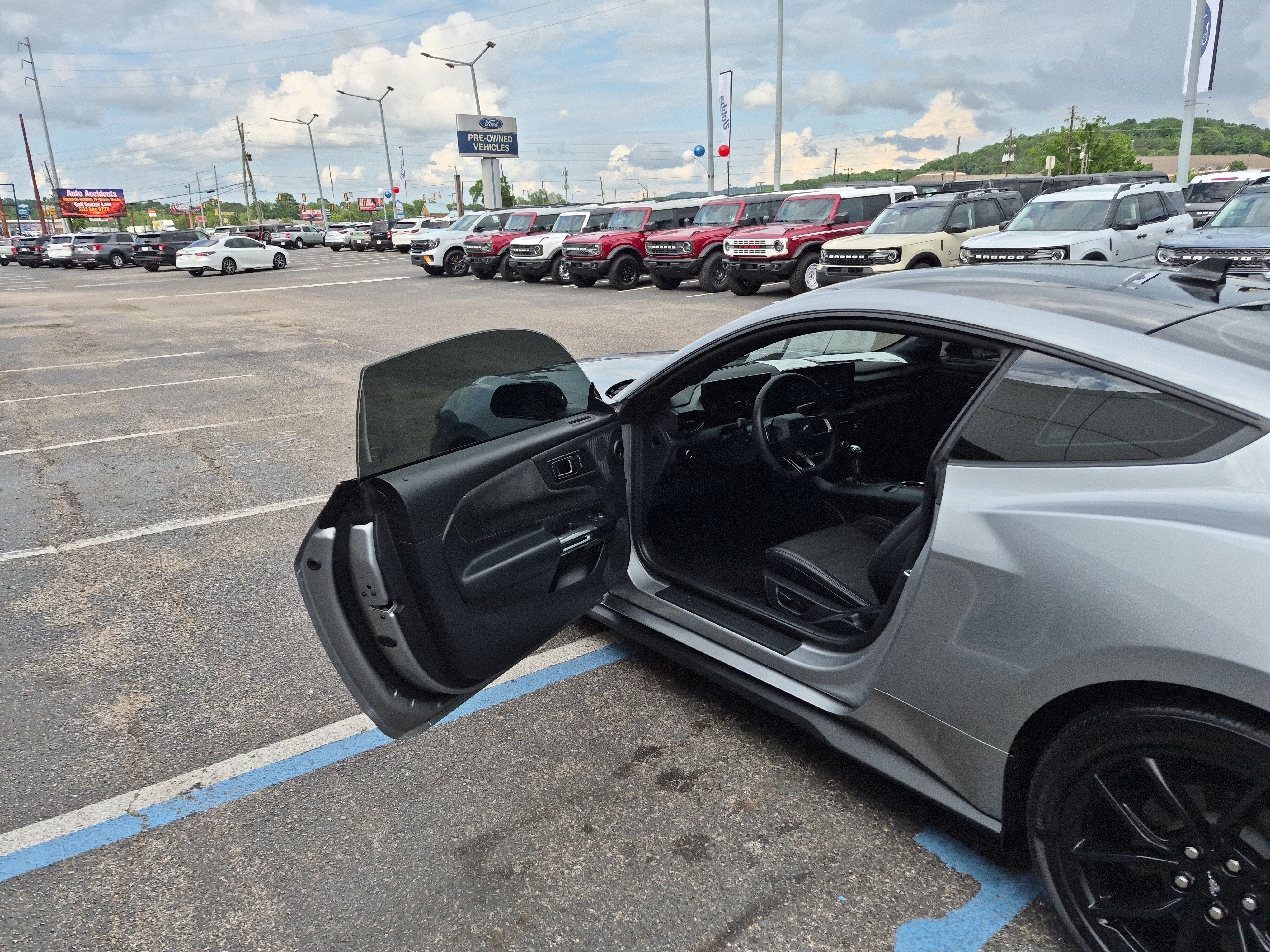 Certified 2025 Ford Mustang Coupe RWD image 9