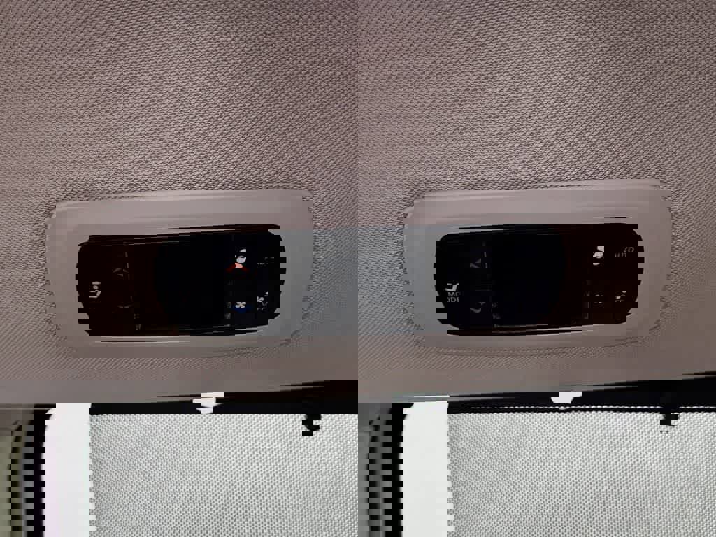 Used 2024 Chrysler Pacifica Touring-L image 16