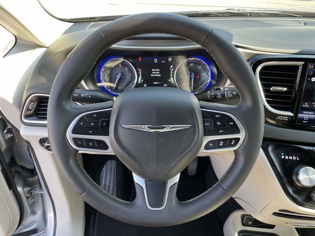 Used 2024 Chrysler Pacifica Touring-L image 18