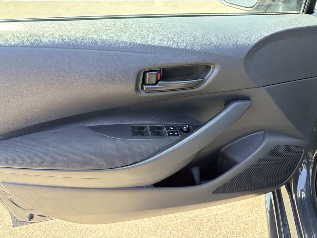 Used 2025 Toyota Corolla LE FWD image 13