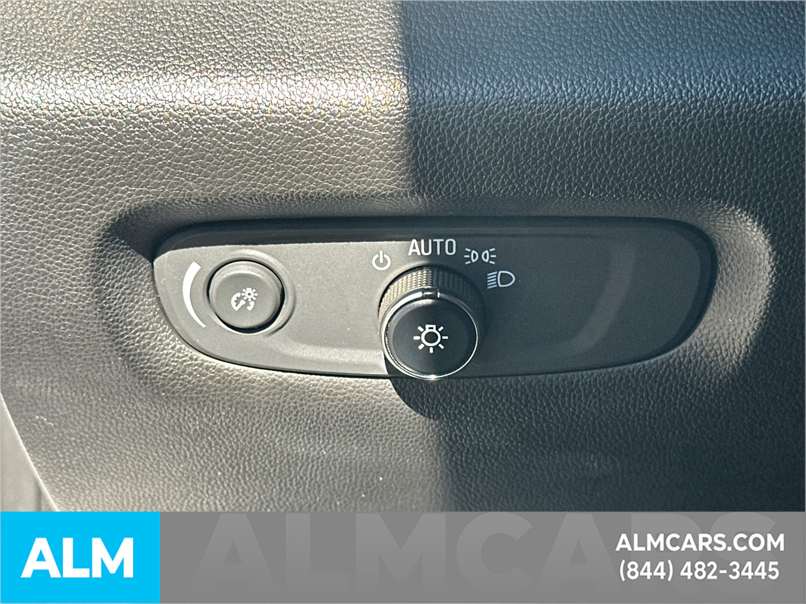 Used 2023 Chevrolet Traverse LT FWD image 36