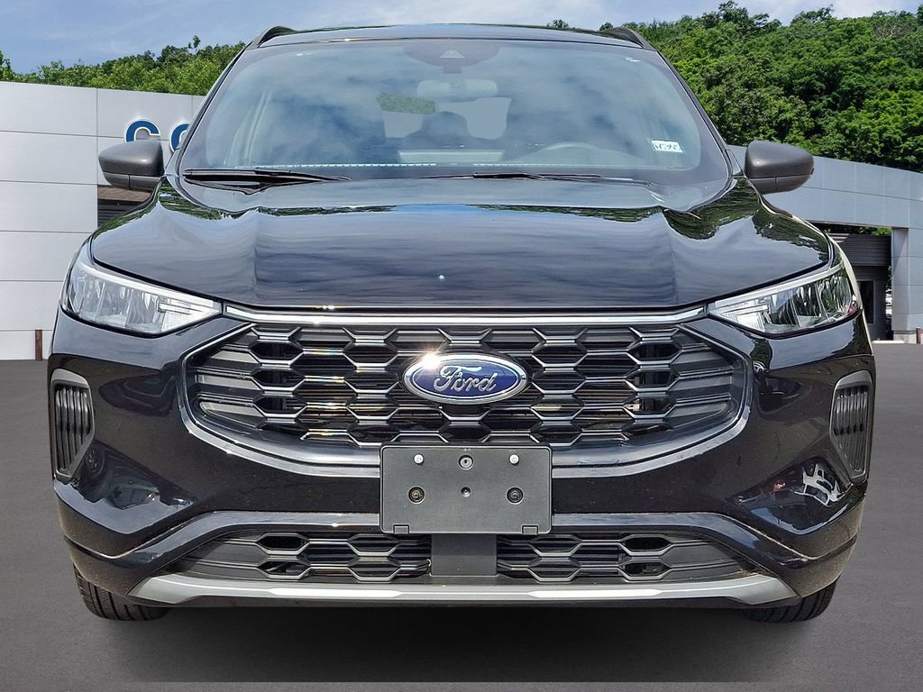 Certified 2023 Ford Escape ST-Line w/ Tech Pack #1 AWD/4WD image 2