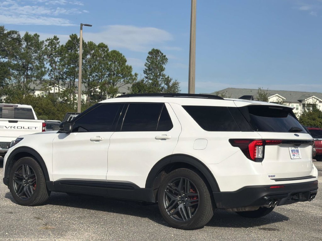 Certified 2025 Ford Explorer ST AWD/4WD image 6