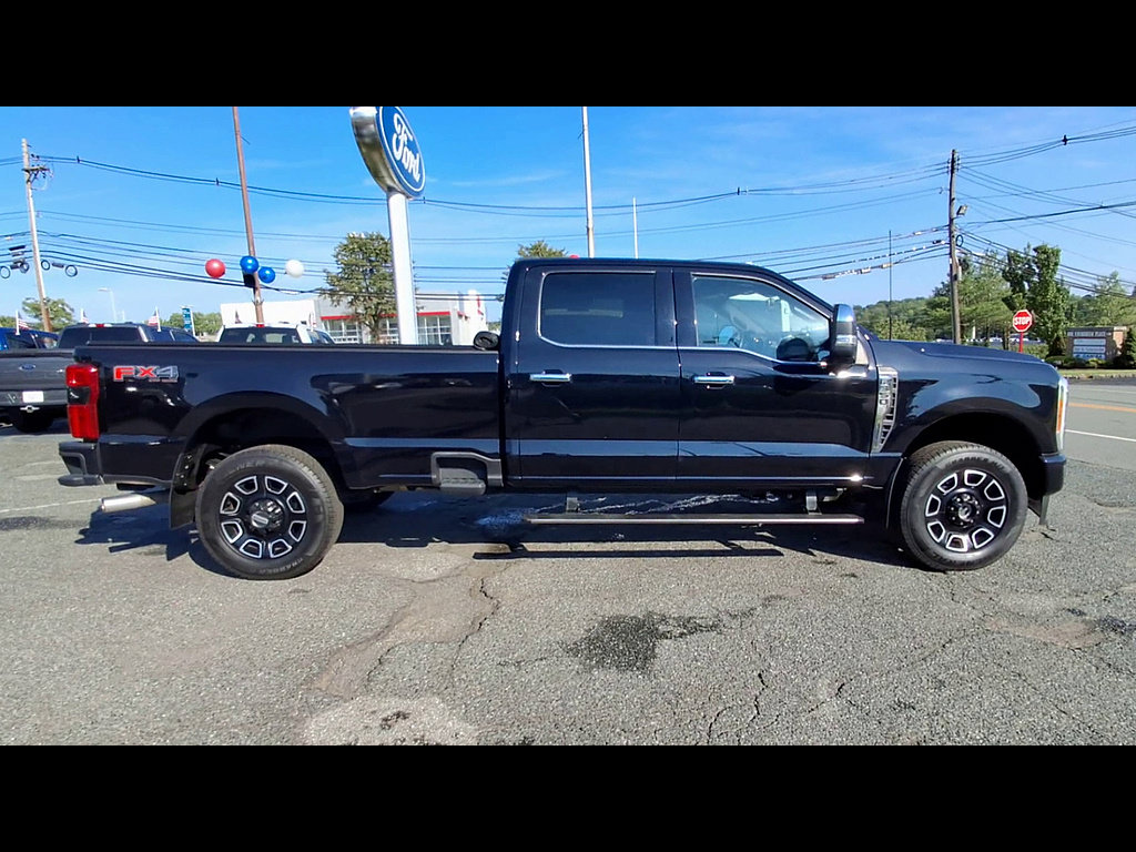 Certified 2023 Ford F350 Platinum w/ FX4 Off-Road Package AWD/4WD image 9