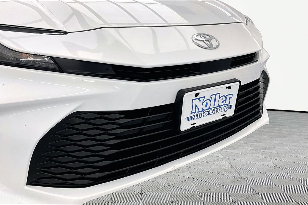Used 2025 Toyota Camry LE FWD image 28