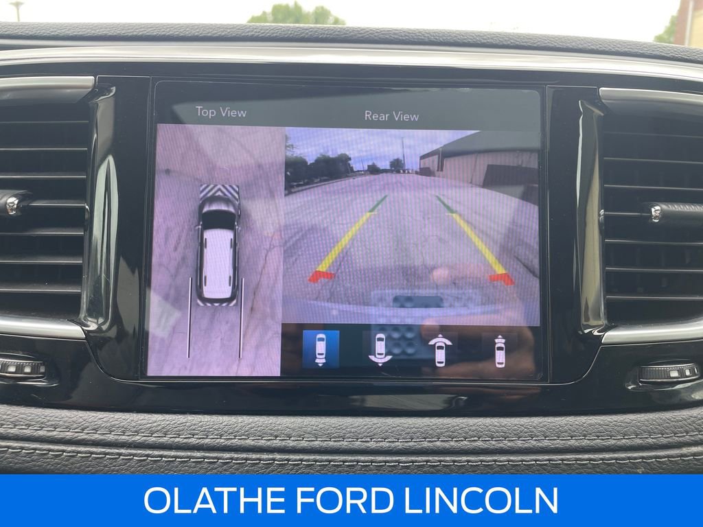 Used 2020 Chrysler Pacifica Limited FWD image 15