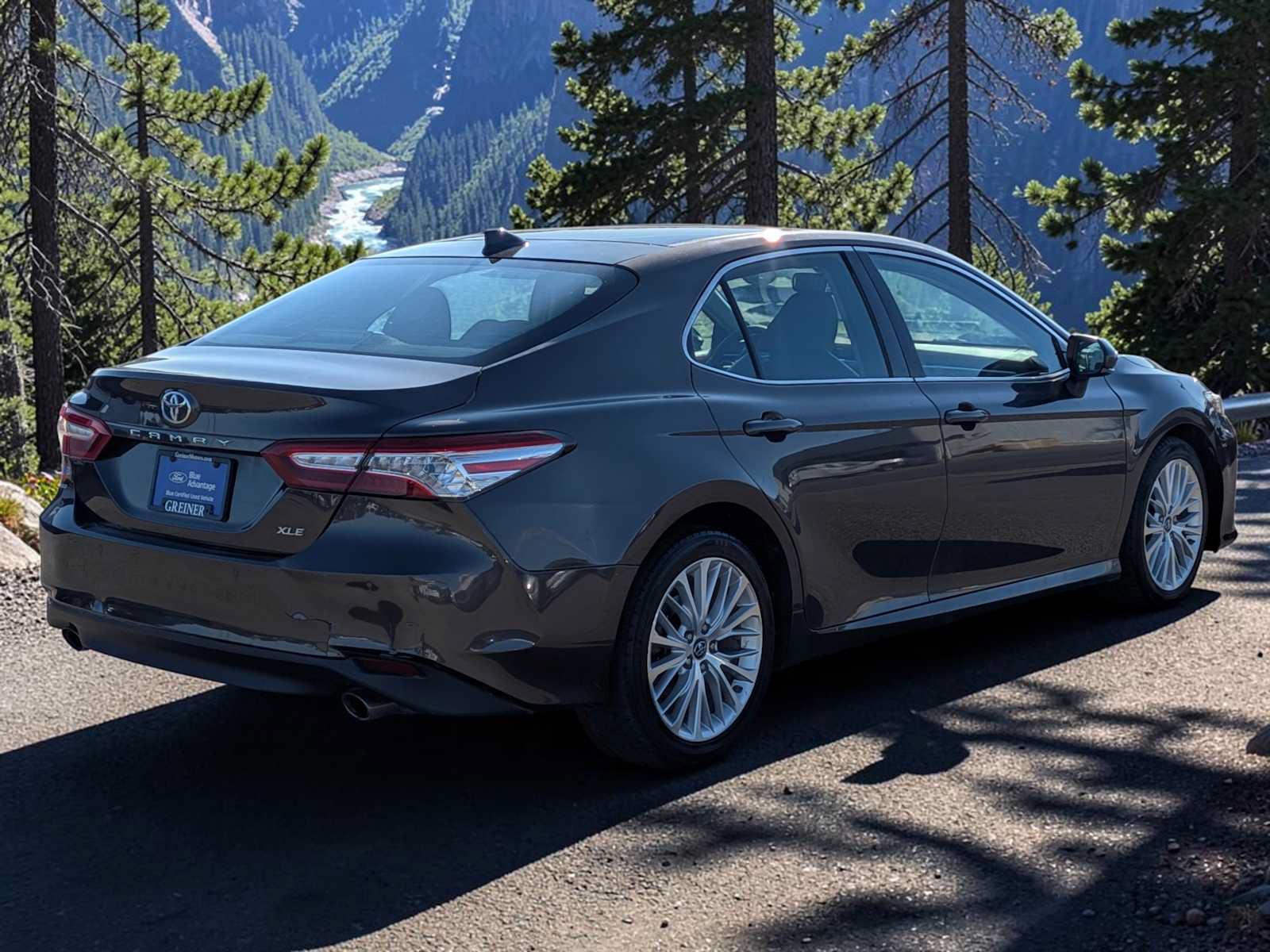 Used 2018 Toyota Camry XLE FWD image 6
