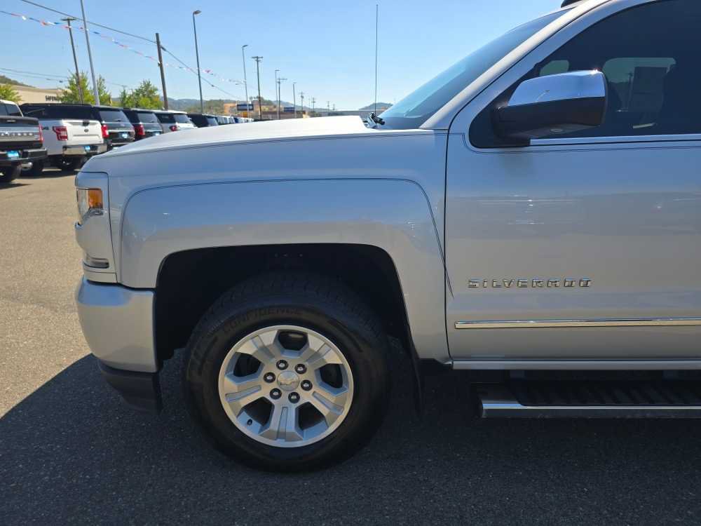 Used 2017 Chevrolet Silverado 1500 LTZ Z71 w/ LTZ Plus Package AWD/4WD image 18