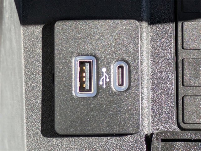 Certified 2021 Ford F250 Platinum w/ FX4 Off-Road Package image 23