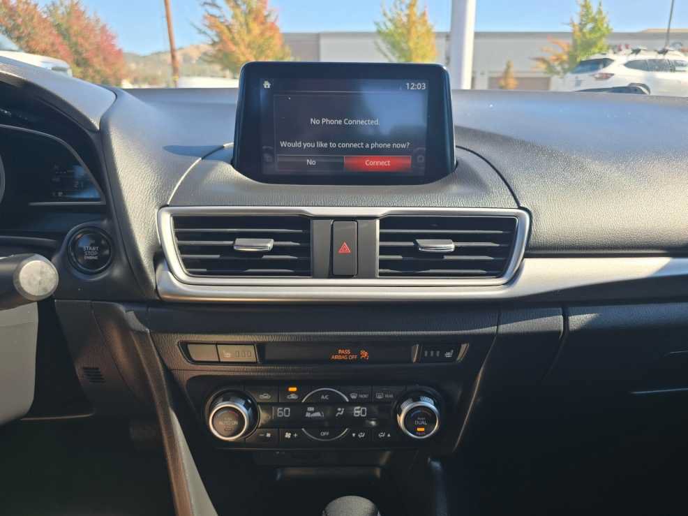 Used 2018 MAZDA MAZDA3 Touring FWD image 12
