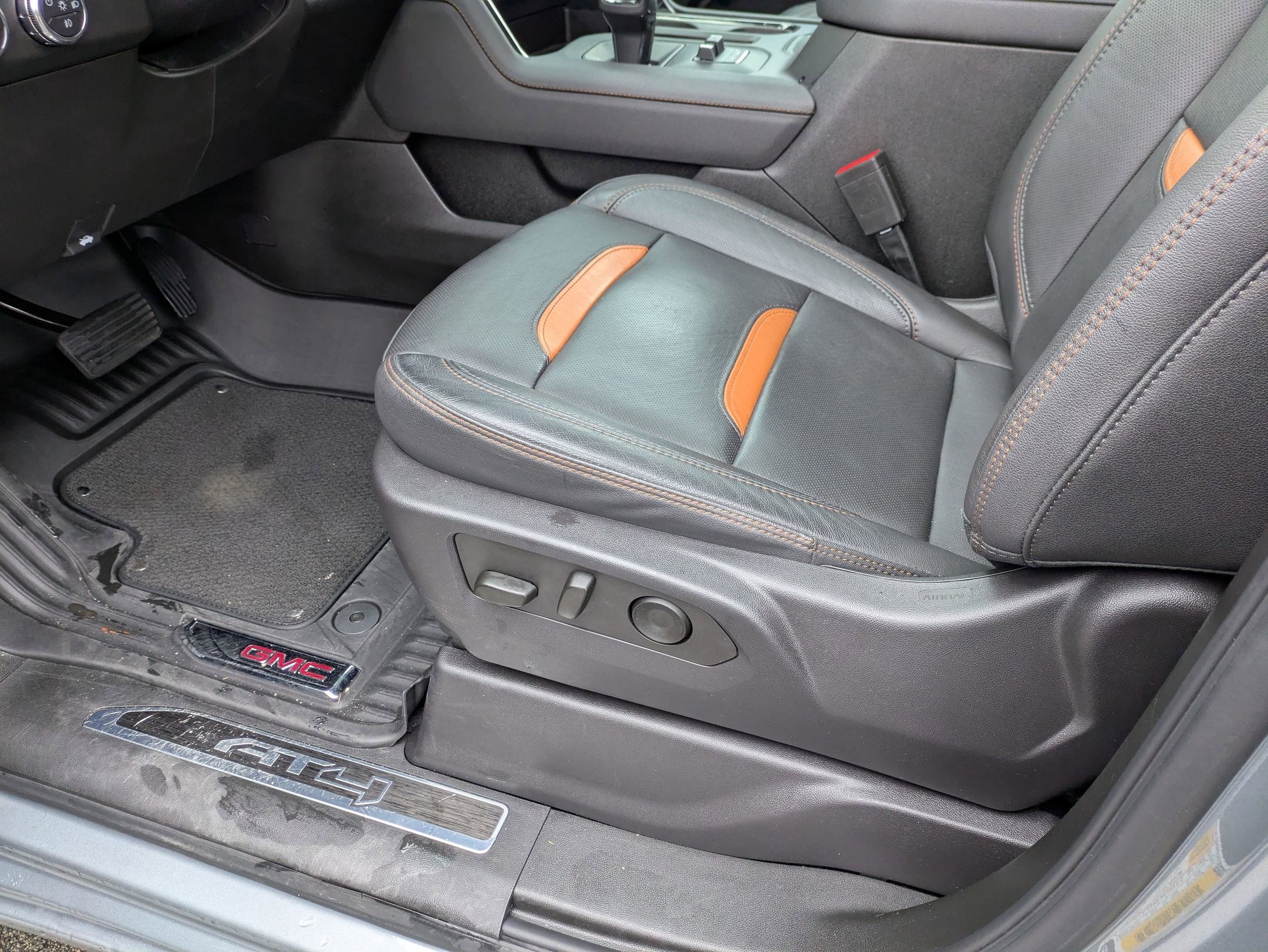 Used 2024 GMC Sierra 1500 AT4 w/ Technology Package image 14