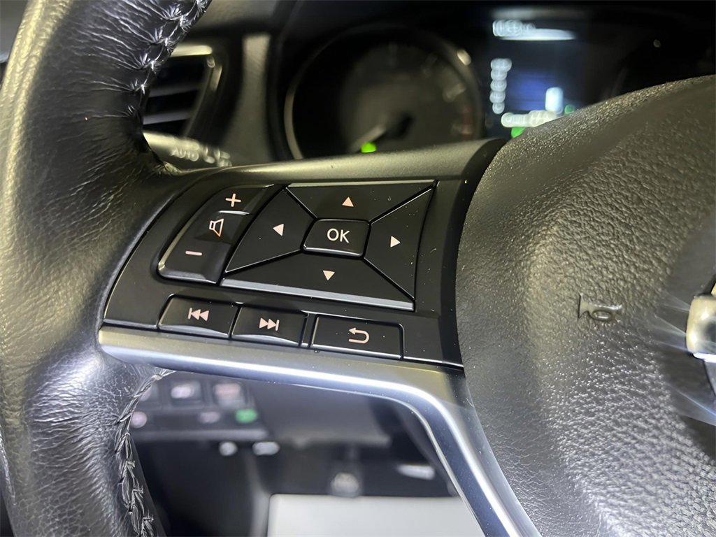 Used 2017 Nissan Rogue SL image 23