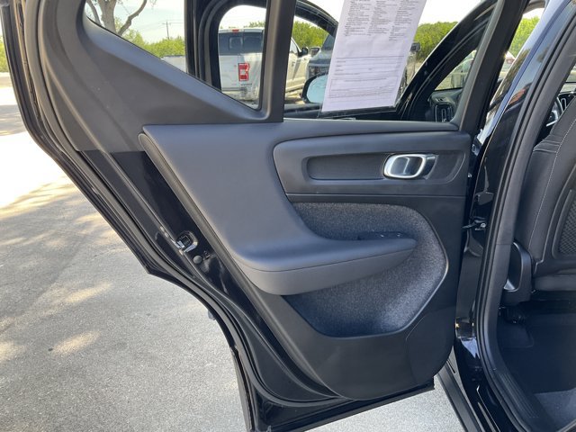 Used 2024 Volvo XC40 B5 Core AWD/4WD image 12