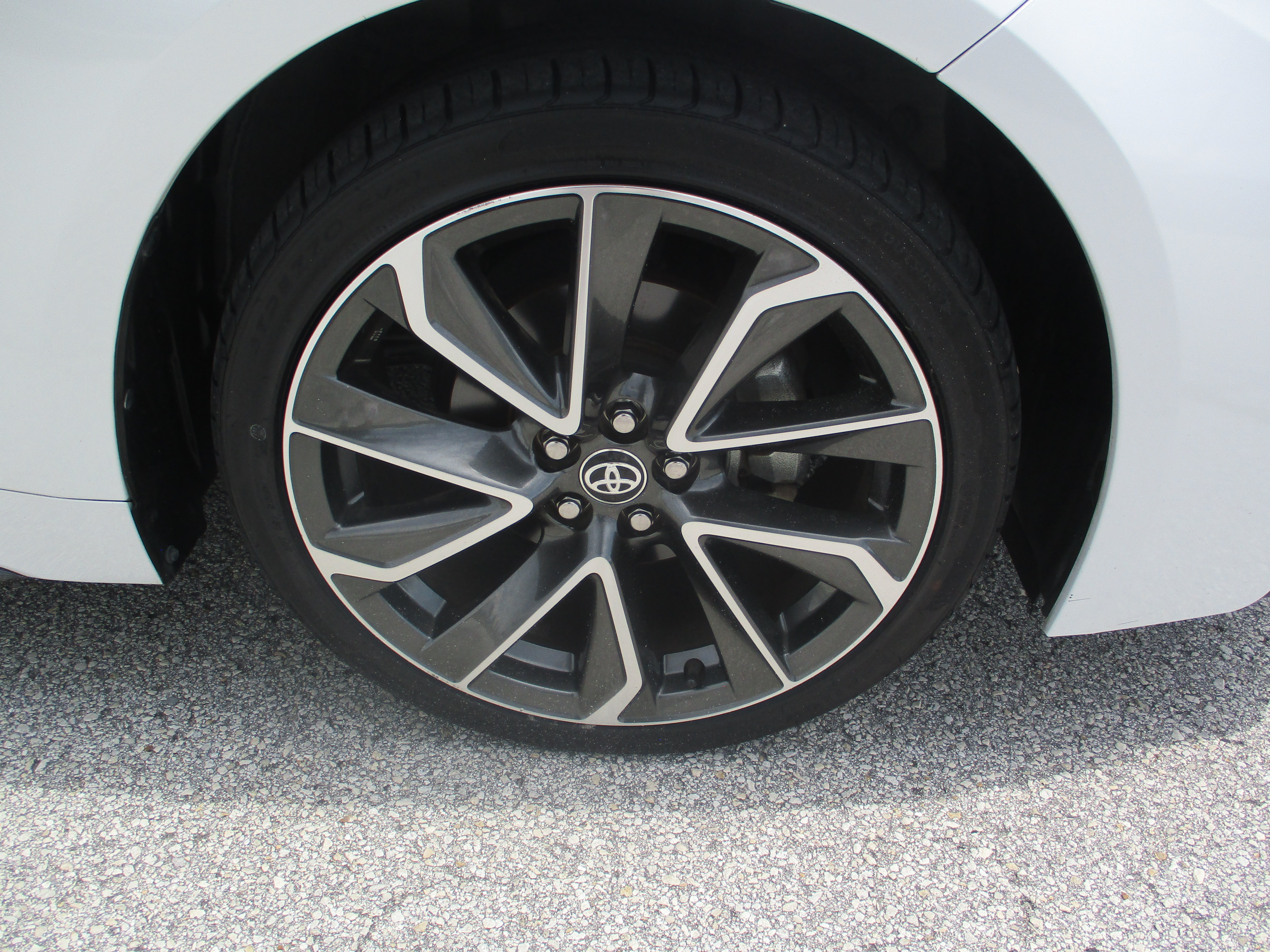 Used 2022 Toyota Corolla SE w/ SE Premium Package FWD image 9