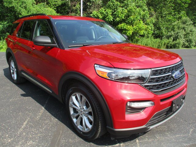 Certified 2021 Ford Explorer XLT w/ Equipment Group 202A AWD/4WD image 3