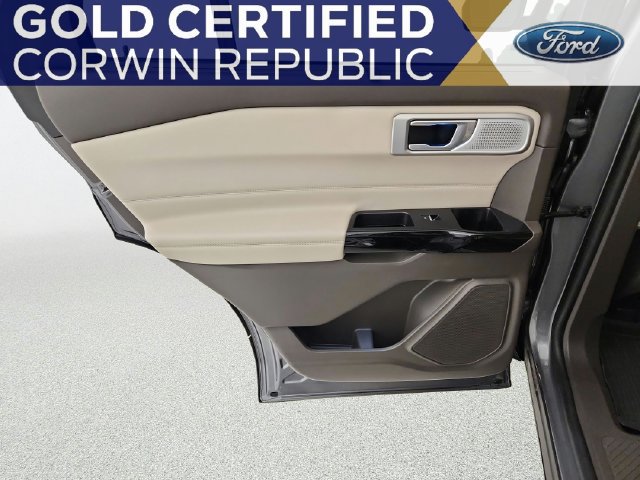 Certified 2023 Ford Explorer Platinum w/ Technology Package AWD/4WD image 29