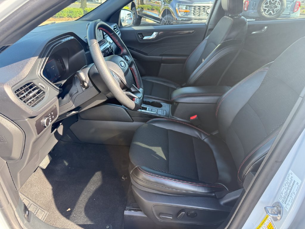 Certified 2025 Ford Escape ST-Line w/ Cold Weather Package AWD/4WD image 15