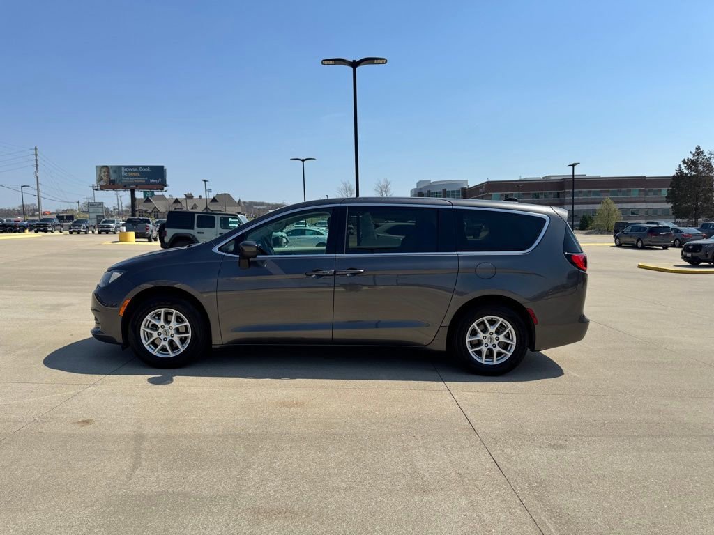 Used 2023 Chrysler Voyager LX FWD image 8