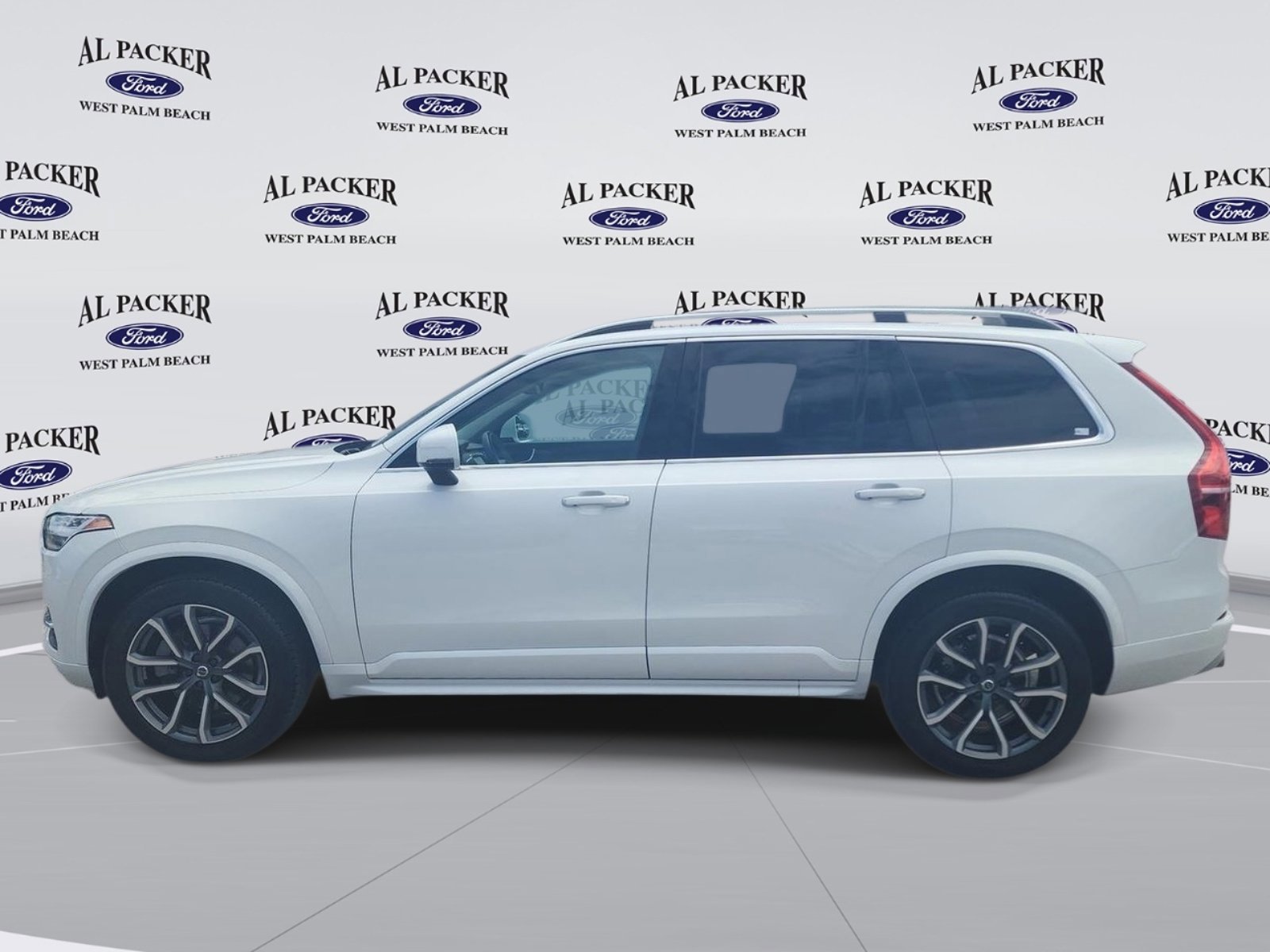 Used 2019 Volvo XC90 T5 Momentum image 2
