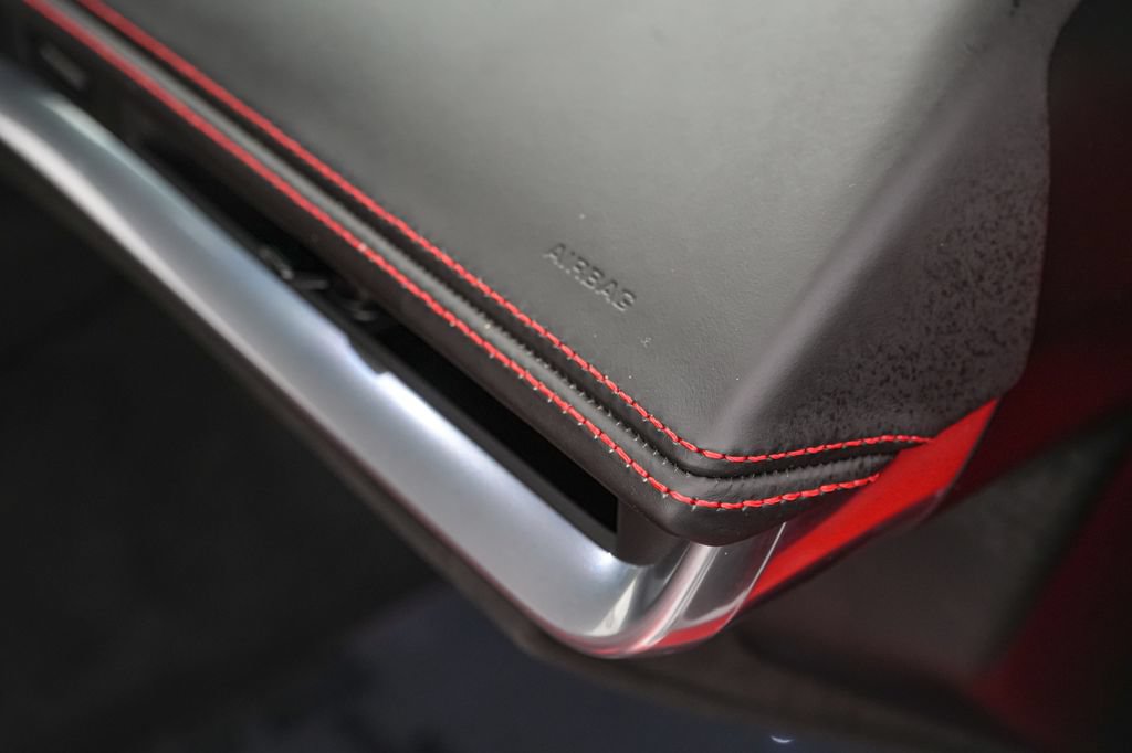 Used 2023 Chevrolet Corvette Stingray Premium Conv w/ Z51 Performance Package RWD image 39