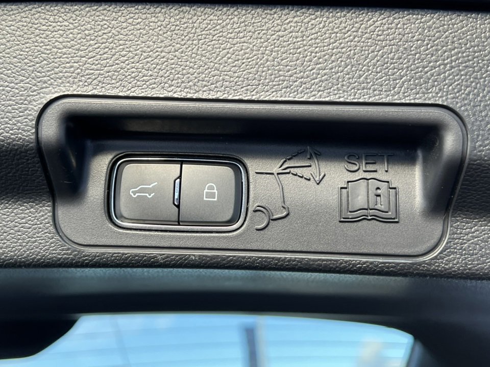 Certified 2022 Ford Explorer XLT w/ Equipment Group 202A image 43