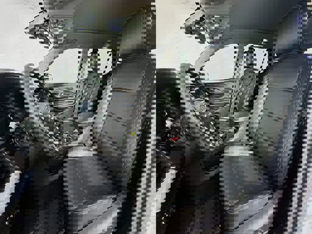 Used 2024 GMC Terrain SLT image 16