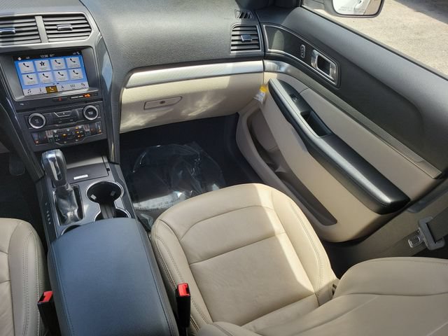 Certified 2018 Ford Explorer XLT w/ Equipment Group 202A FWD image 15