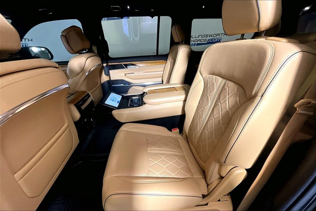 Used 2022 Jeep Grand Wagoneer Series III AWD/4WD image 21
