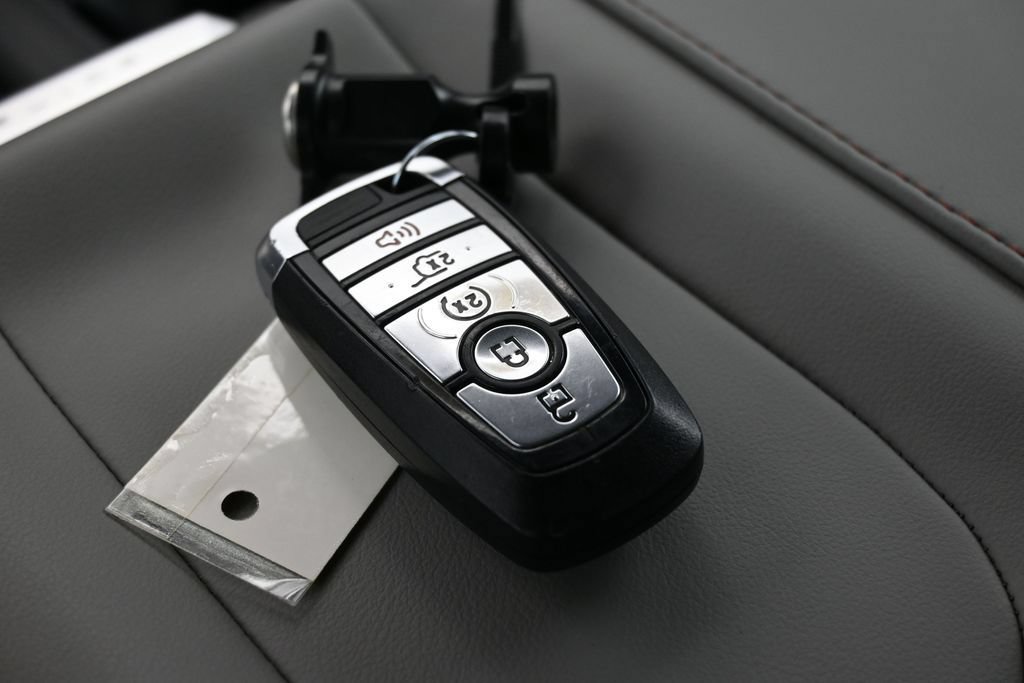 Certified 2025 Ford Expedition Active AWD/4WD image 19