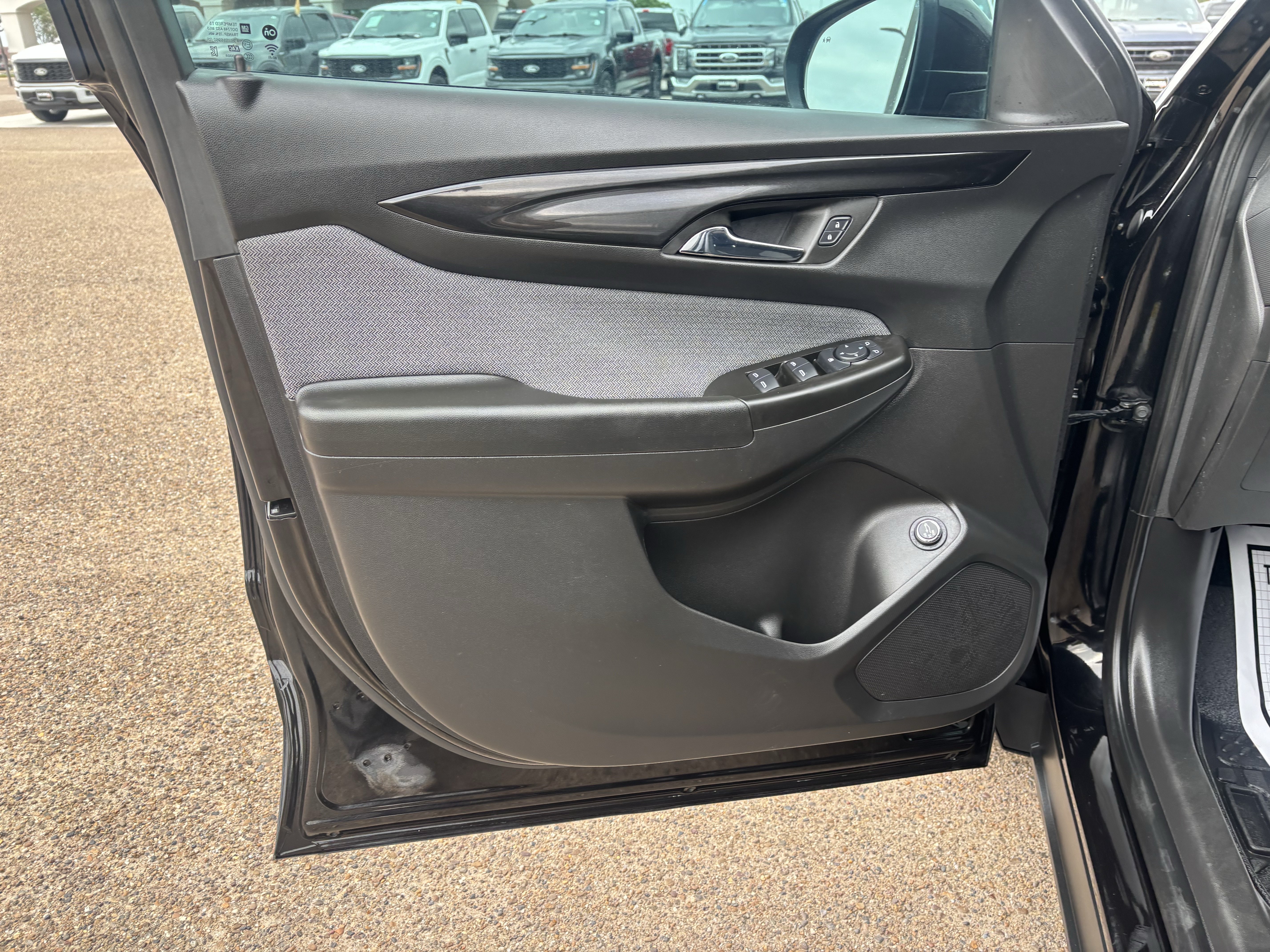 Used 2025 Chevrolet TrailBlazer LT w/ Convenience Package FWD image 8