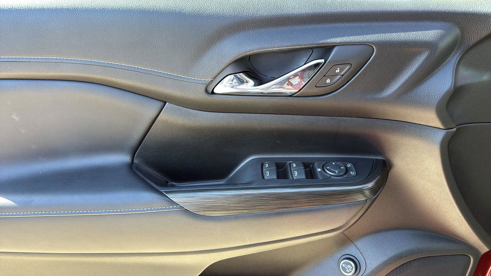 Used 2023 GMC Acadia SLT image 12