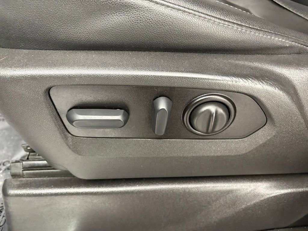 Used 2022 GMC Sierra 3500 SLT w/ SLT Premium Package image 16