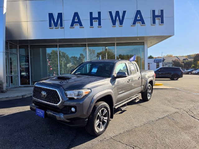 Used 2018 Toyota Tacoma TRD Sport AWD/4WD image 2