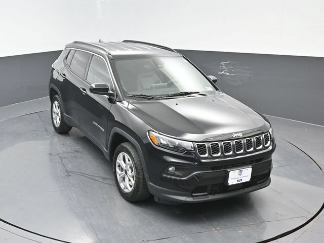 Used 2025 Jeep Compass Latitude AWD/4WD image 17