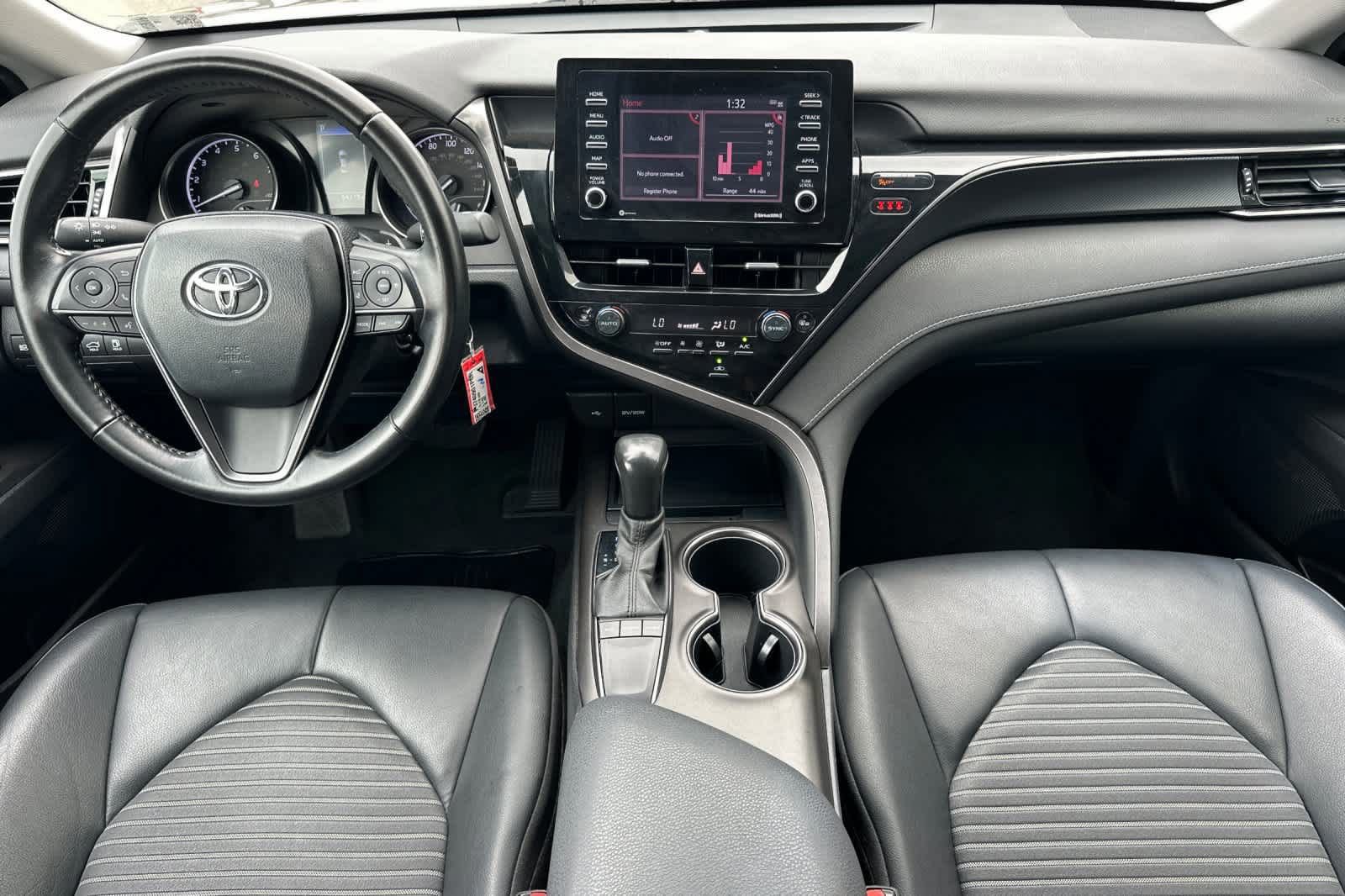 Used 2023 Toyota Camry SE image 9