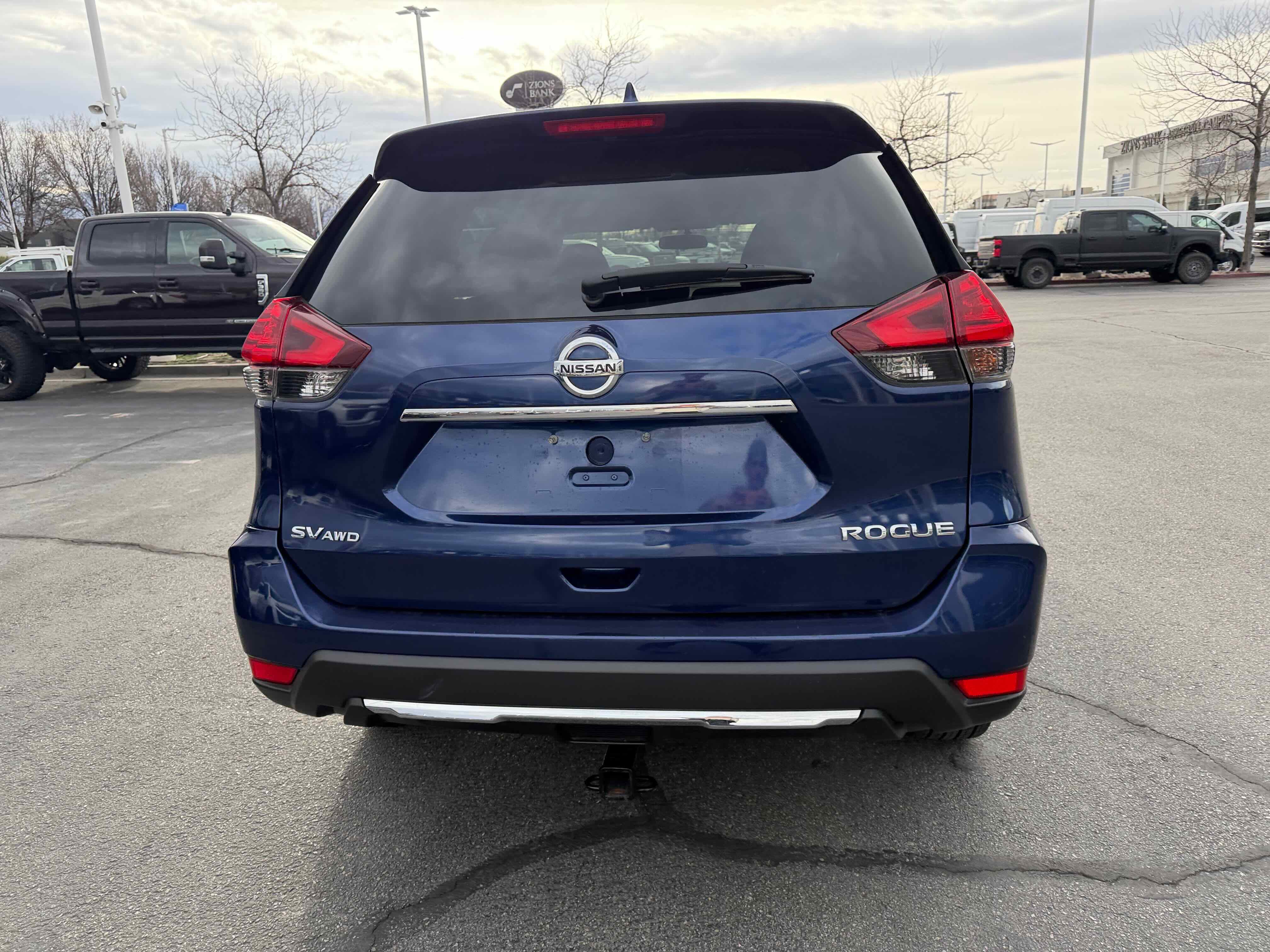 Used 2017 Nissan Rogue SV image 5