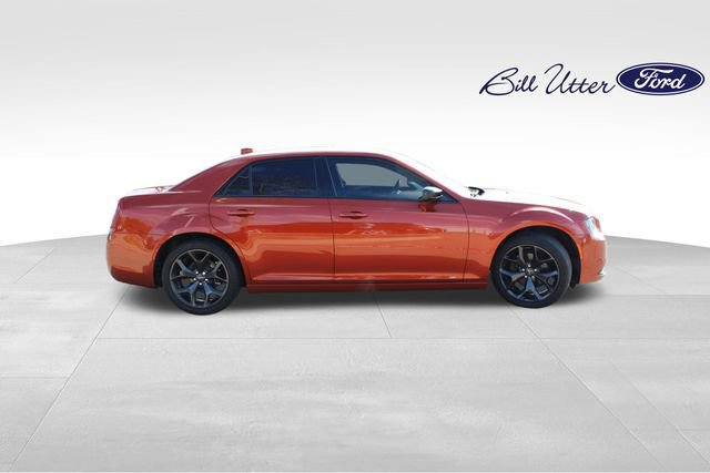 Used 2021 Chrysler 300 Touring w/ Sport Appearance Package image 6