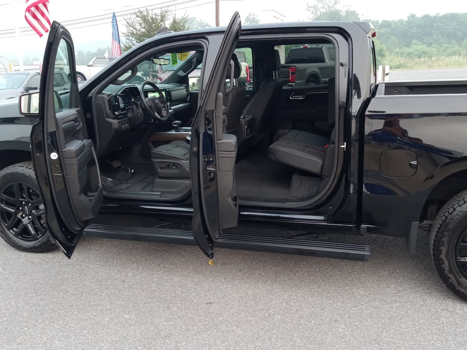 Used 2025 Chevrolet Silverado 1500 High Country w/ Midnight Edition AWD/4WD image 30