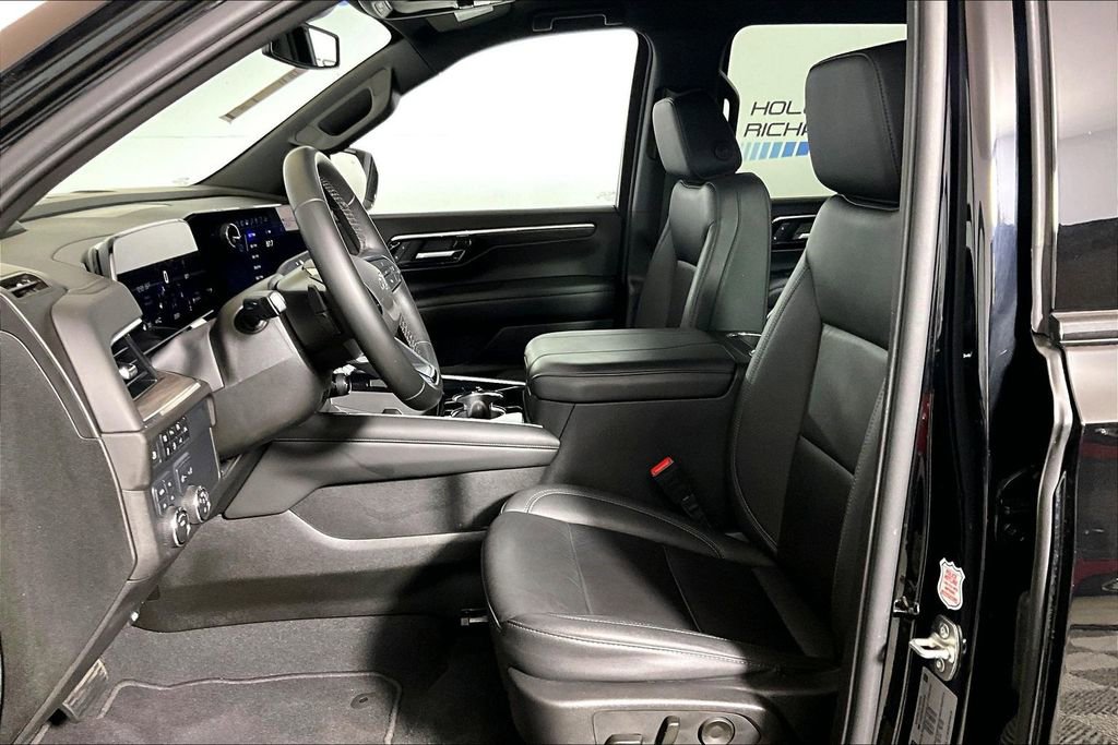 Used 2025 Chevrolet Suburban Z71 image 20