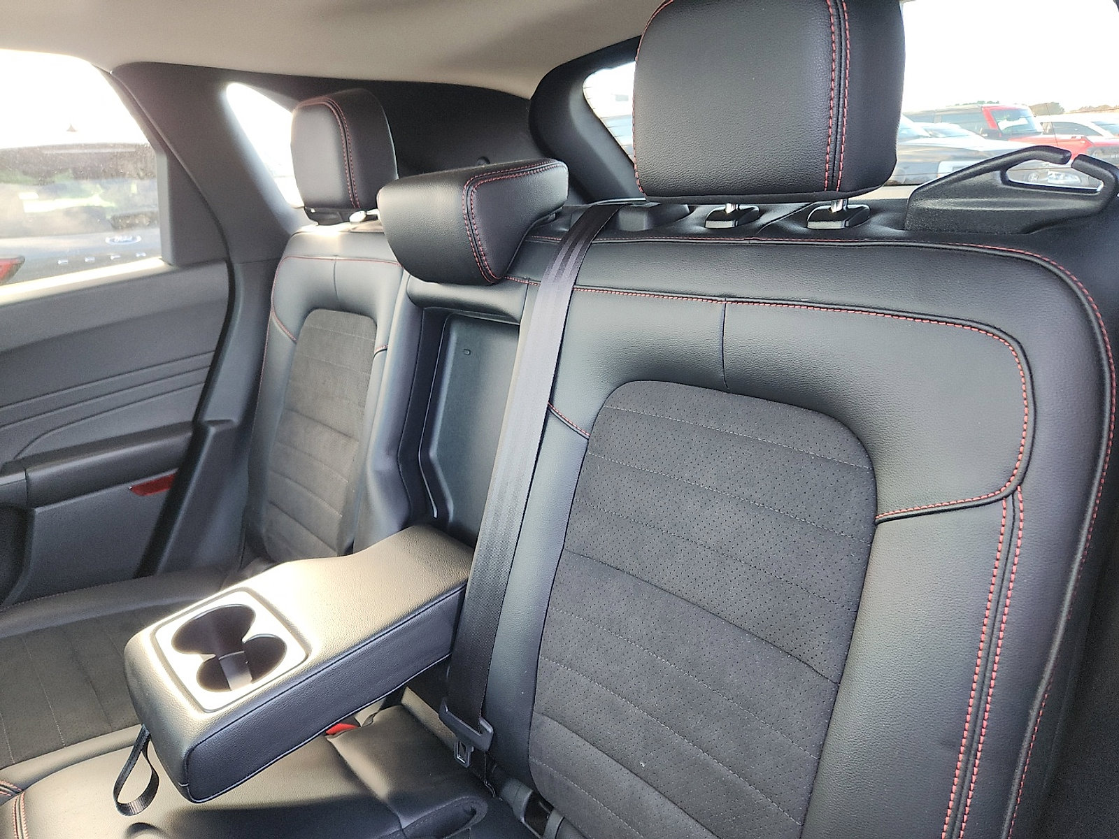 Certified 2022 Ford Escape SEL w/ SEL Stealth AWD Package image 28