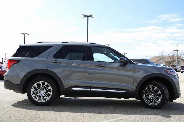 Certified 2025 Ford Explorer Platinum image 2