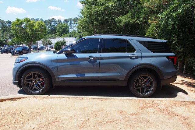 Certified 2025 Ford Explorer ST AWD/4WD image 4