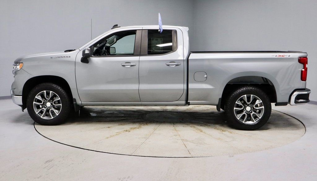 Used 2023 Chevrolet Silverado 1500 LT image 2