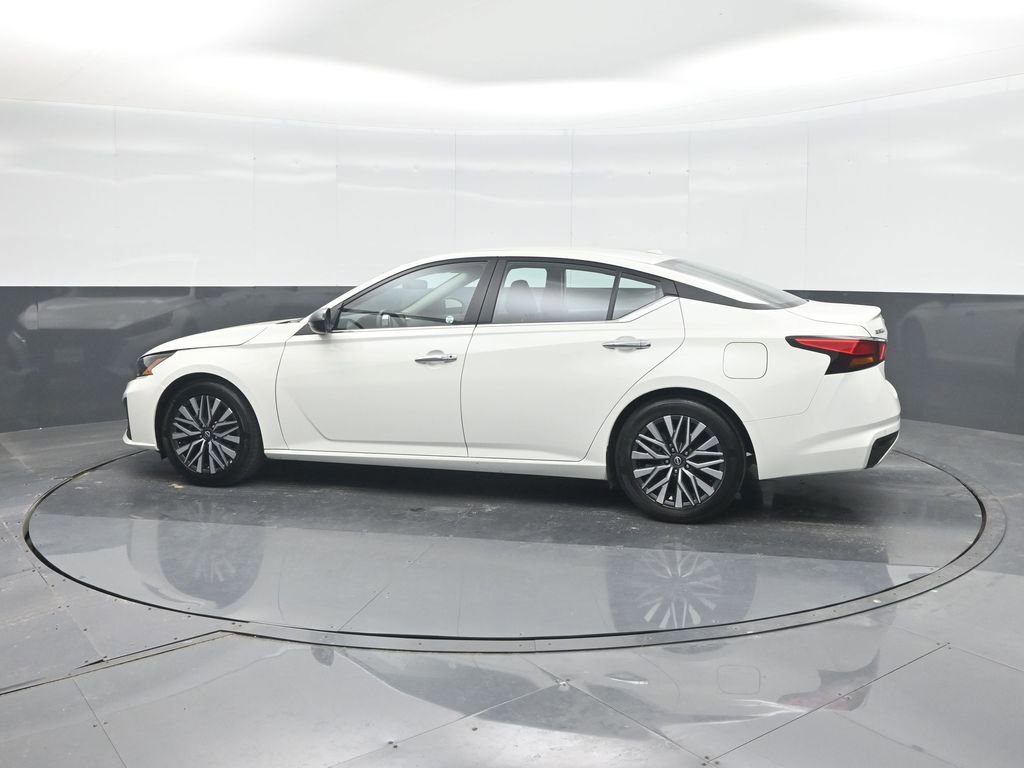 Used 2025 Nissan Altima 2.5 SV FWD image 5