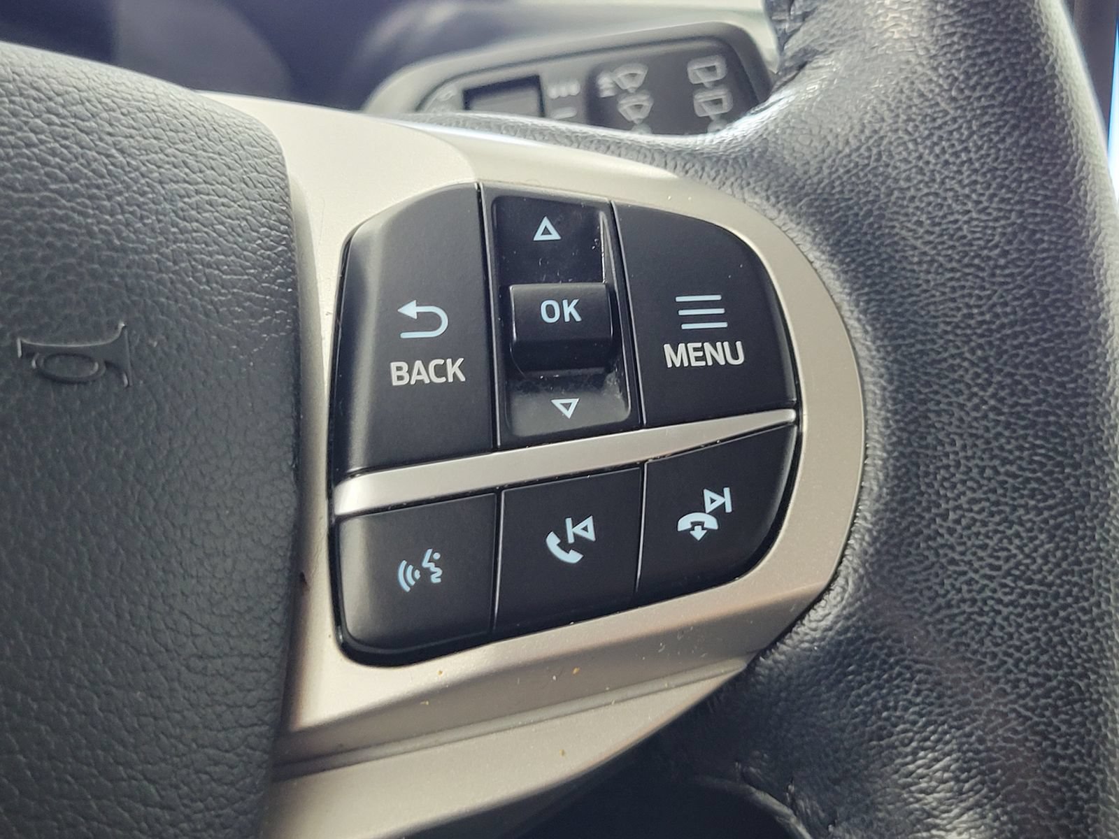 Certified 2020 Ford Explorer XLT w/ Equipment Group 202A AWD/4WD image 17