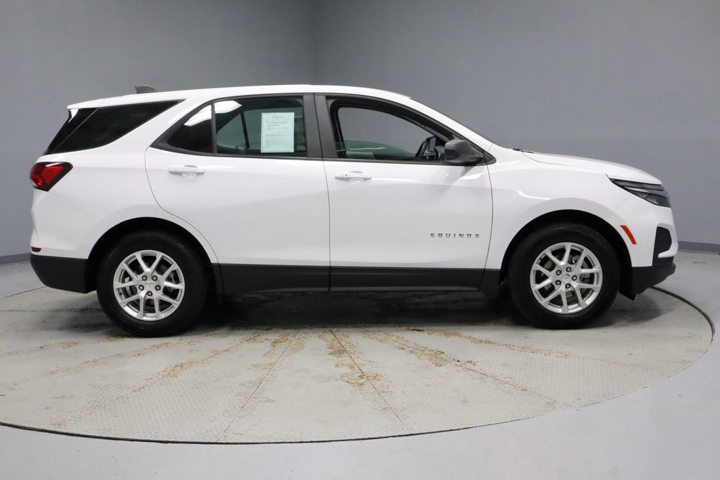 Used 2024 Chevrolet Equinox LS w/ Driver Confidence II Package FWD image 11