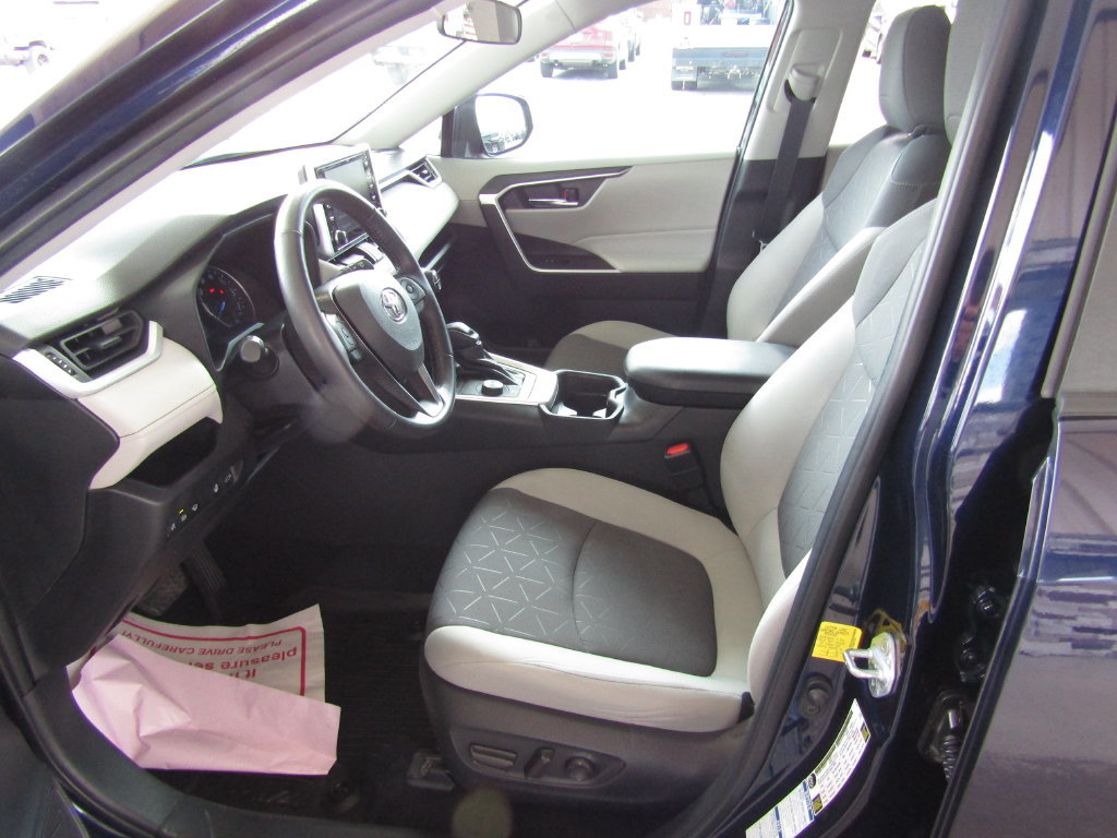 Used 2021 Toyota RAV4 XLE w/ Convenience Package AWD/4WD image 20